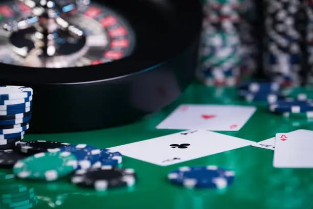 Layar ponsel menampilkan jadwal pembukaan pasar di aplikasi bri 4d dengan notifikasi push yang aktif